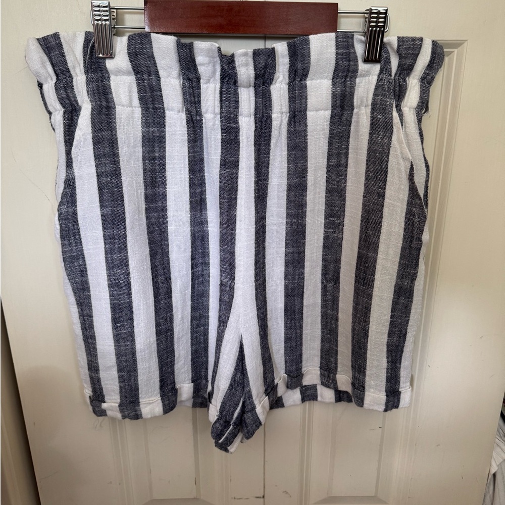 High Waist Black and White Striped Shorts